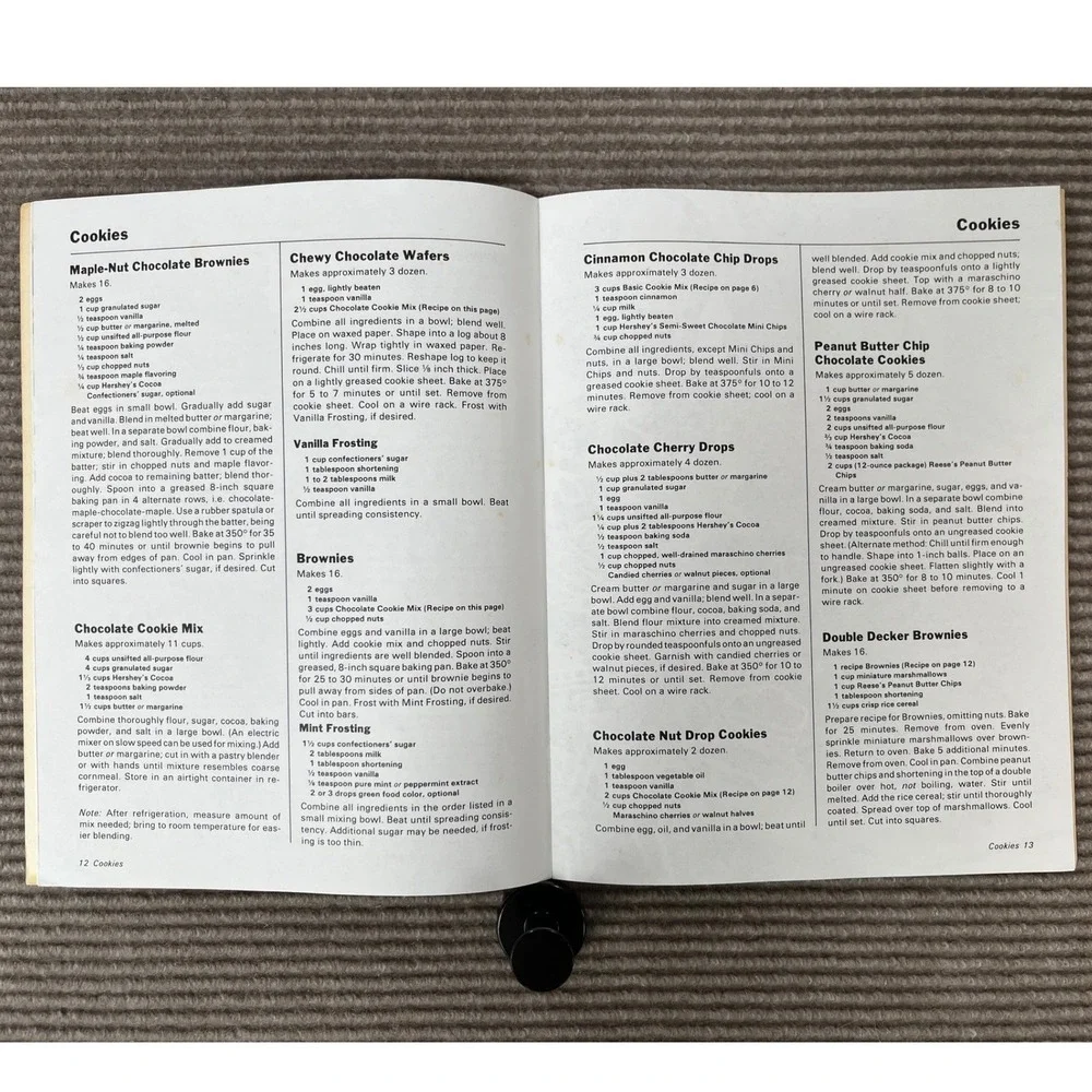 Vintage 1982 Hershey's Chocolate Cookbook Ideals Publishing Baking Recipes 80s